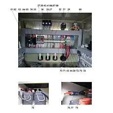 Wiring terminal - Блок «ELECTRICAL SYSTEM (HIRSCHMANN) (CHASSIS FRAME ELECTRICS 2) D00755916240000001Y»  (номер на схеме: 32)